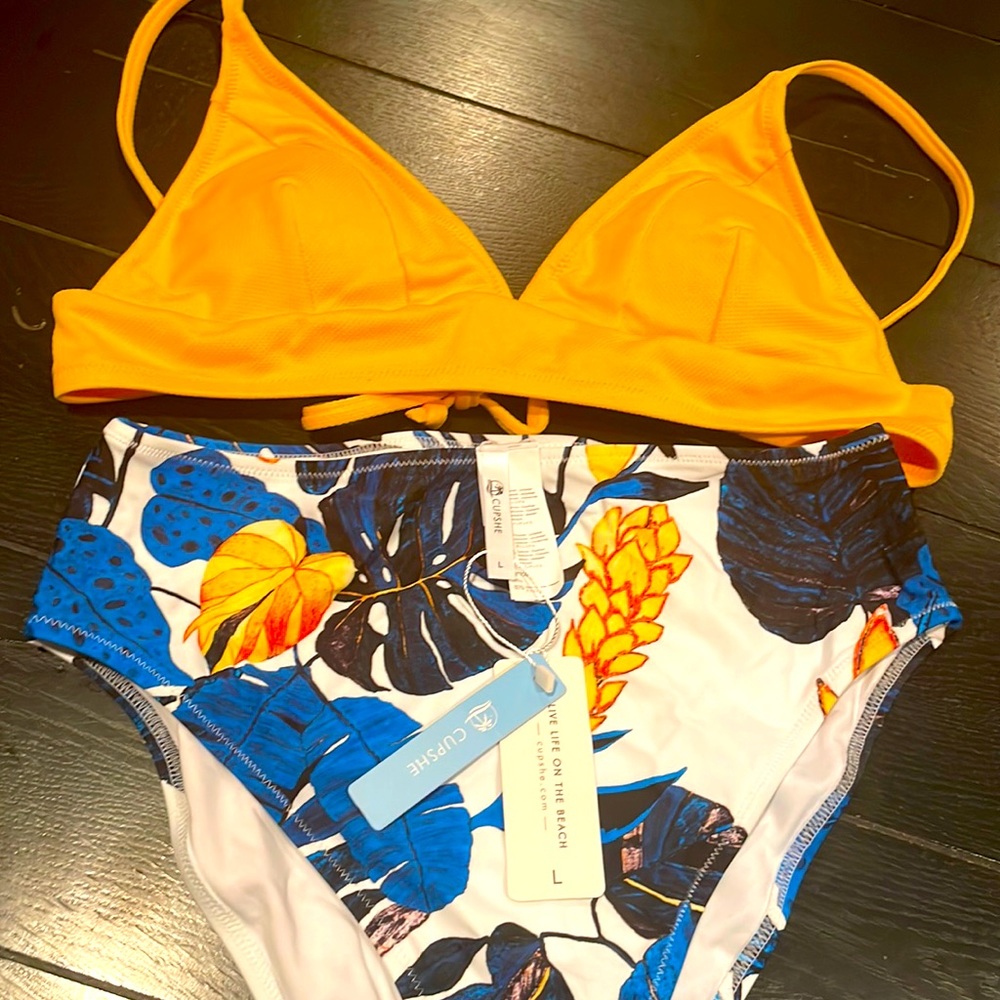 NWT Cupshe Yellow and Blue Floral Bikini, size Large